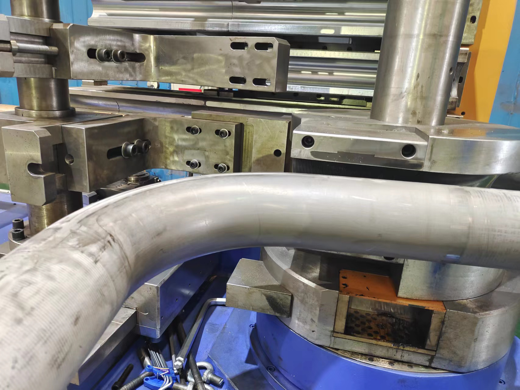 DETSCH16CNC-4S四模数控液压弯管机
